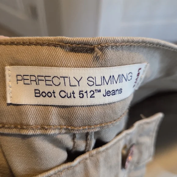 Levi's 512 Perfectly Slimming Bootcut Women's Jeans Size 16 - Picture 2 of 8
